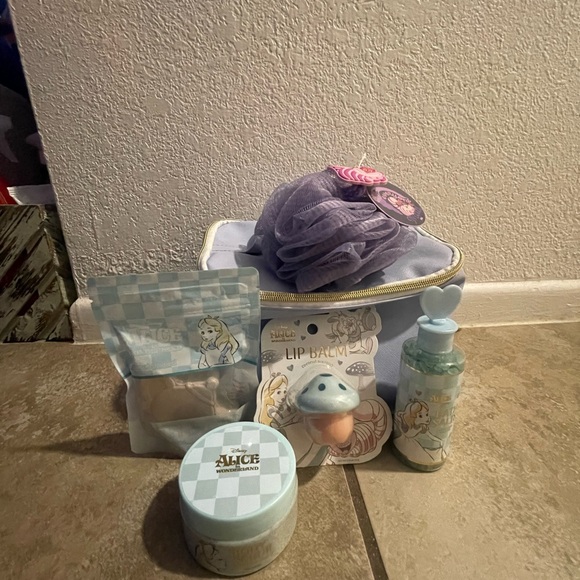 Alice in Wonderland (AiW)- Bath Salts, Scrub, Poof, Bath Bomb & Shroom Balm - Picture 2 of 14